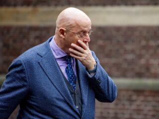 Waarom wordt een oud-minister door criminelen bedreigd? ‘Motief kan zijn om politie af te leiden’