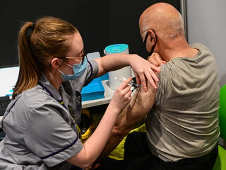 Bijna eenderde van 40-minners twijfelt over booster, of wil er geen