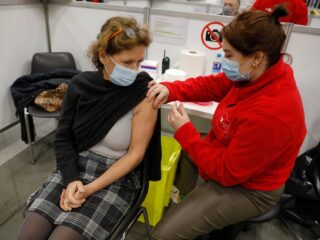 Alledaagse Vragen – worden er in het buitenland nog eerste vaccinaties gezet?