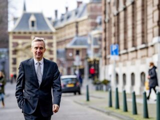 Staatssecretaris Eric van der Burg genomineerd voor de titel Taalstaatmeester 2022
