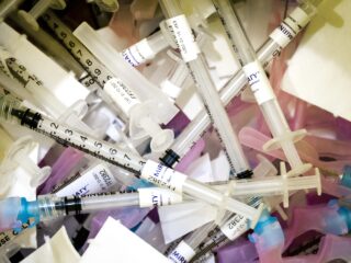 Podcast De Dag: de mensen voor wie corona niet voorbij is