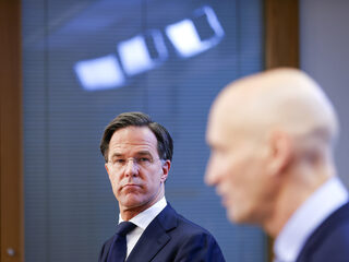 Zijn de coronapersconferenties te mannelijk?