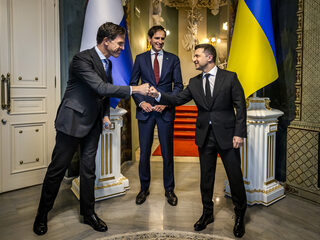 Rutte en Hoekstra in Kiev om spanningen met Rusland te de-escaleren
