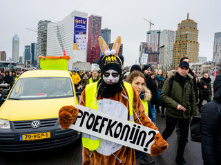 'Coronademonstrant, stop met jezelf neerzetten als martelaar'