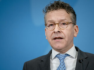 Dijsselbloem: 'Testcapaciteit en beschermingsmiddelen zijn onbenut in verpleeghuizen'