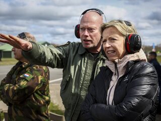 Dat er 9.000 vacatures zijn bij defensie klopt niet, maar het zijn er wel veel