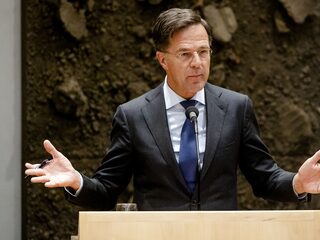 Over de sms-gate van Rutte: 'Kamer lijkt soms controle over zichzelf kwijt'