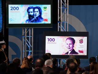 Gloednieuwe waardeloze bankbiljetten