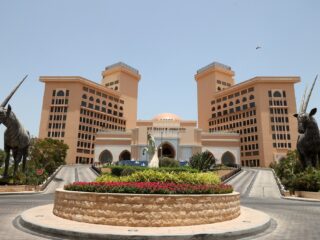 Secretaris-generaal KNVB: hotel in Qatar waar Oranje logeert heeft goede arbeidsvoorwaarden