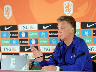 Er is een grens bereikt: 'de KNVB moet in gesprek met Louis van Gaal’