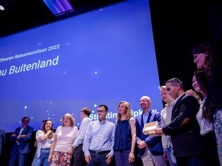 Bureau Buitenland wint Zilveren Reissmicrofoon, oeuvreprijs voor Hans Hogendoorn