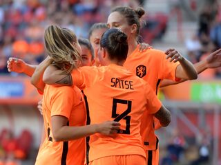 'Meeste vrouwen voetballen nog tegen onkostenvergoeding'