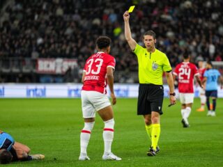 De gele kaart bestaat 50 jaar: ken jij deze vier opvallende situaties al?