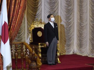 Japanse keizer woont begrafenis Elizabeth bij en dat is uitzonderlijk: 'Gaat zelfs niet naar uitvaart familie'