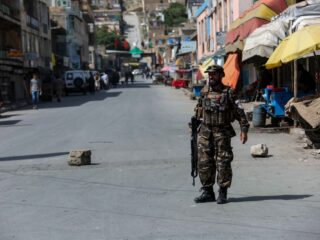 Taliban een jaar aan de macht in Afghanistan: 'Het is alsof de wereld wegkijkt'