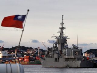 Taiwan: China lijkt aanval te oefenen met oorlogsschepen en vliegtuigen