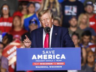 Trumps villa doorzocht door FBI: 'Kan grote politieke implicaties hebben'