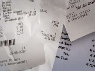 Voor het eerst in 1,5 jaar daalt de inflatie, maar prijzen blijven hoog