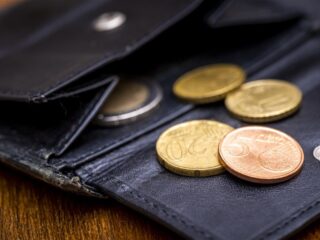 Stand.nl: '65-plussers met geldzorgen moeten geholpen worden'