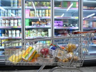 Hoe supermarkten de boeren kunnen bijstaan: 'Niet alleen op prijs concurreren'