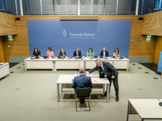 Parlementaire enquête gaswinning Groningen hervat: 'Indrukwekkend om te horen'