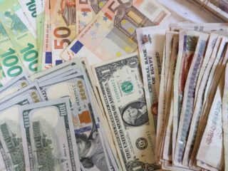 Alledaagse Vragen – Hoe komt een valuta aan z'n naam?