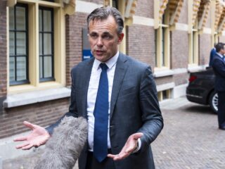 Overheid geeft duidelijk signaal aan Schiphol: 'Op termijn krimp naar 440.000 vluchten'