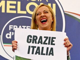 Rechts blok haalt meerderheid in Italiaans parlement