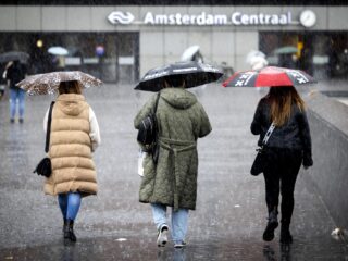 Alledaagse Vragen – Kun je een regenbui laten stoppen?
