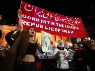 'We moeten voorkomen dat Iran in een burgeroorlog belandt'