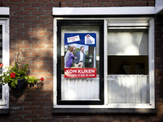Welke belangen spelen er bij nieuws over de huizenmarkt?