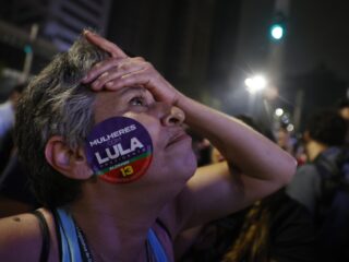 Lula wint eerste ronde, Bolsonaro onverwacht sterk: 'Laat zien hoe verdeeld Brazilië is'