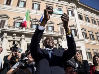 Ivoriaanse schoenpoetser verkozen tot Italiaans parlementslid