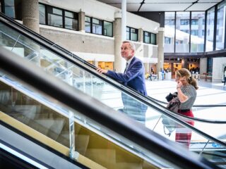‘Eric van der Burg laat zijn emoties zien, dat maakt hem sympathiek’