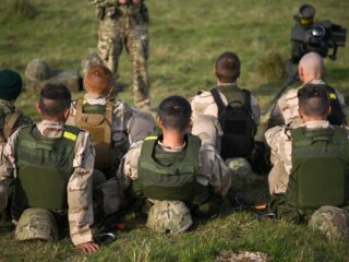 Nederland traint Oekraïense soldaten in Engeland: hoe gaat het met de training?