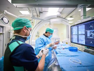 Er is veel zinloze zorg en een zorginfarct dreigt. Wat nu?