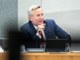 Stand.nl: 'De asielwet is een kabinetscrisis waard'