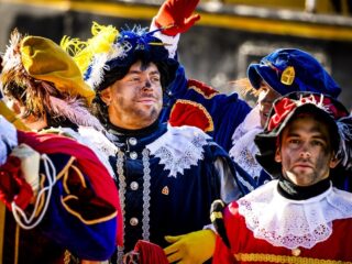 Volendam is verdeeld over afscheid Zwarte Piet: 'Ik vind het zwichten voor terreur'