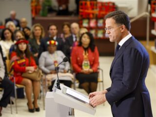 Rutte biedt excuses aan voor Nederlands slavernijverleden