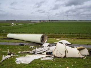 Deel van windmolen afgebroken bij Zeewolde, hoe kan zoiets gebeuren?