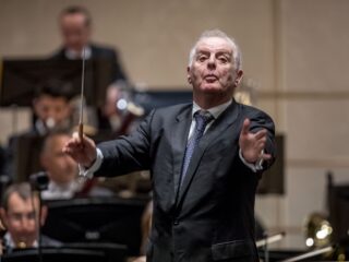 Dirigent Daniel Barenboim stopt bij Berlijnse Staatsopera: 'Zijn gezondheid speelt hem parten'