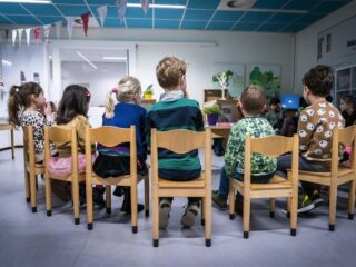 Stand.nl: 'Kinderen horen les te krijgen op school'