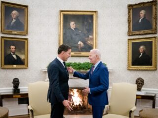 Podcast De Dag: ASML, van Veldhoven tot het Witte Huis