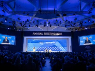 Moet er een grens komen aan de rijkdom van miljonairs?