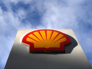 Shell verdubbelt winst: 'Aandeelhouders moeten nú ingrijpen'