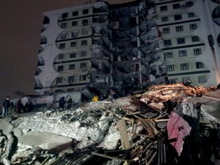 Zware aardbeving in Turkije en Syrië: 'Ze zijn aan het overleven'