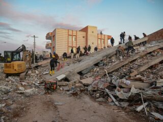 Steeds meer kritiek over staat van gebouwen in aardbevingsgebied Turkije