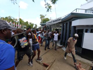 Suriname komt weer bij na flinke rellen