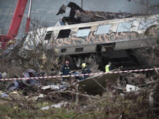 Tientallen doden bij treinongeluk in Griekenland: 'Mogelijk door menselijke fout'