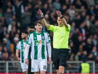 Stand.nl: 'De KNVB moet vooral blijven doorgaan met het stilleggen van wedstrijden'